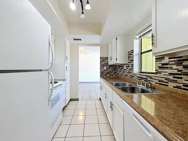 2636 Lemon Tree Ln #2636 — Photo 9