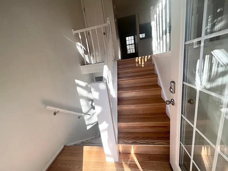 1524 Woodcrest Dr — Photo 2