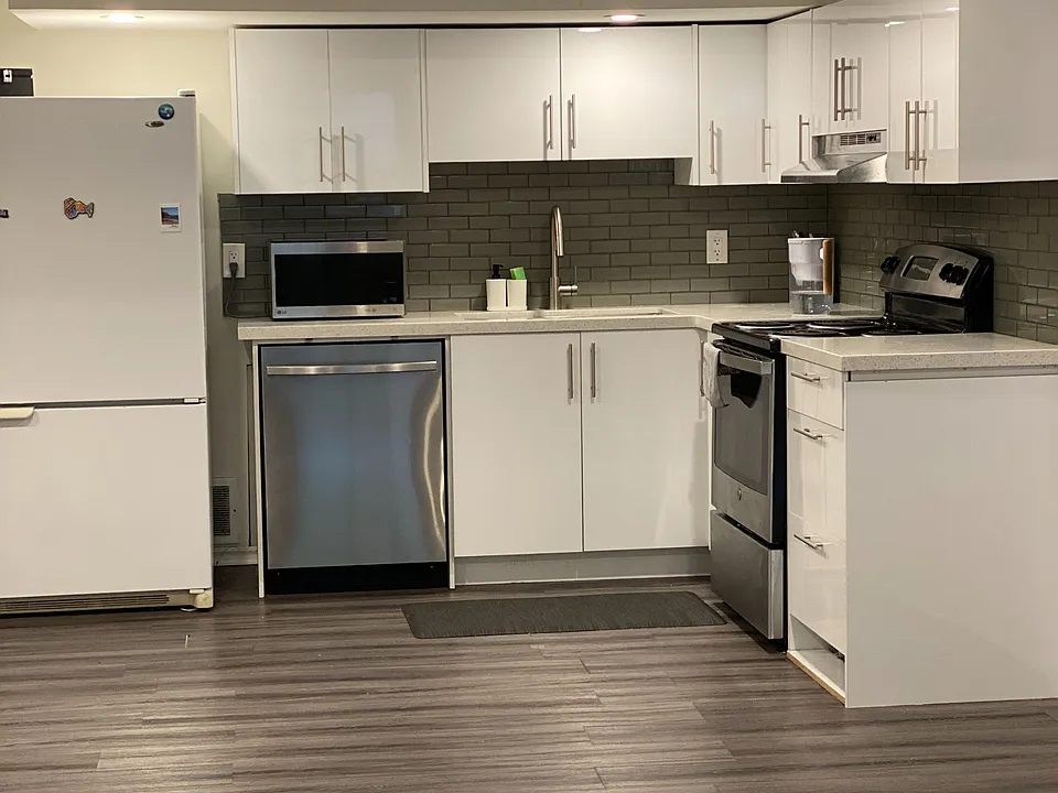 17 Gailong Ct #BASEMENT