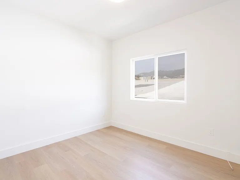 1325 North Poinsettia Pl — Photo 11