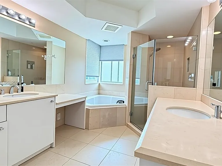 19400 Turnberry Way #1132 — Photo 22