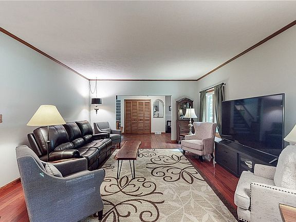 3rd image of 14780 Russell Ln