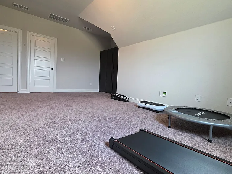 217 Longwood Dr — Photo 36