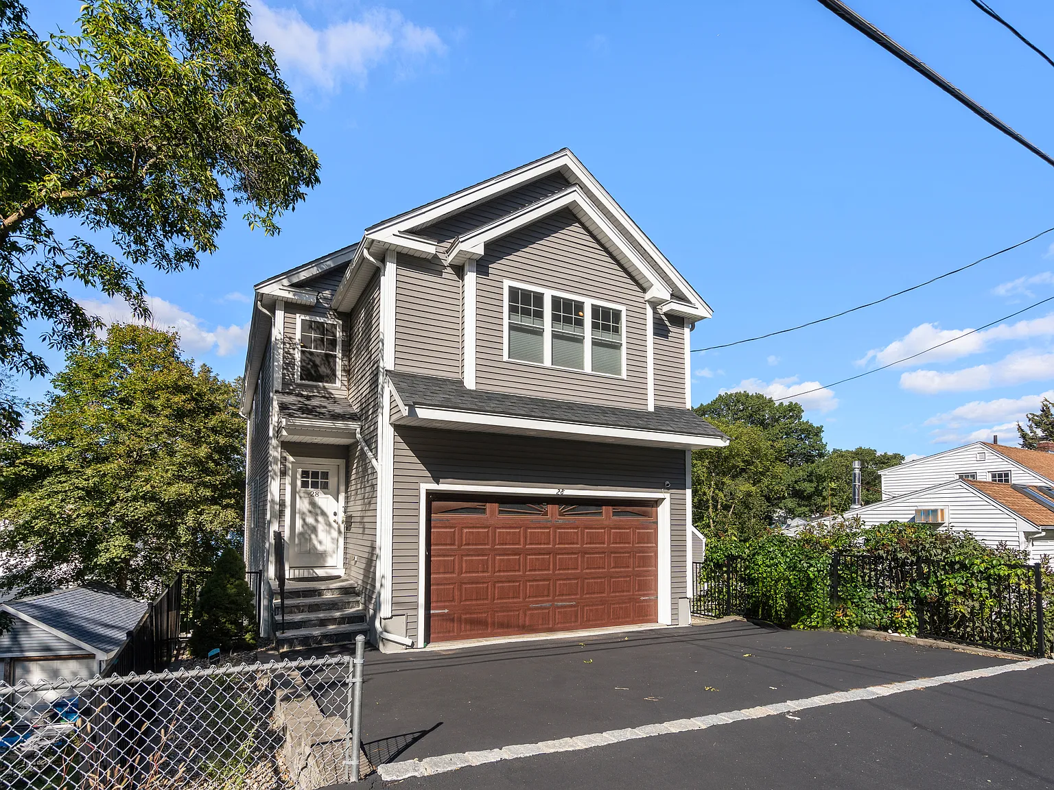 3 bed, 3.5 bath, 2060 sqft, $5,600 — Photo 1