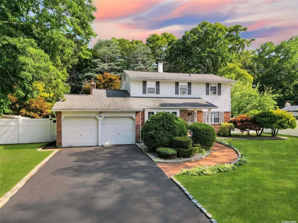 10 Beecher Street, Coram, NY 11727