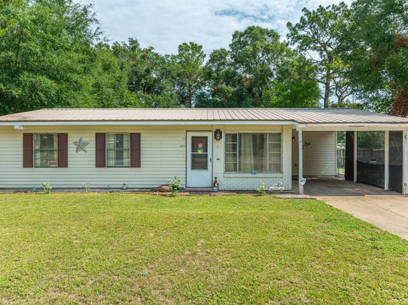 421 Panama Dr, Crestview, FL 32536