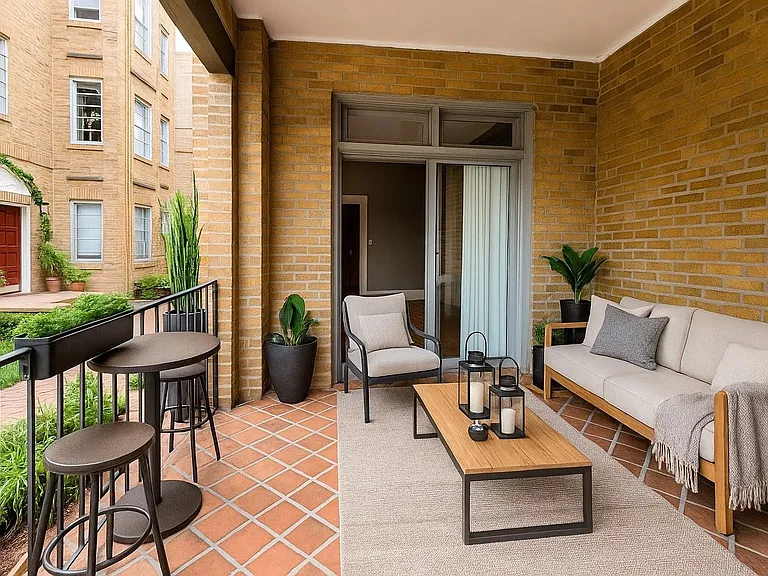 2833 Herschel St #14 — Photo 1
