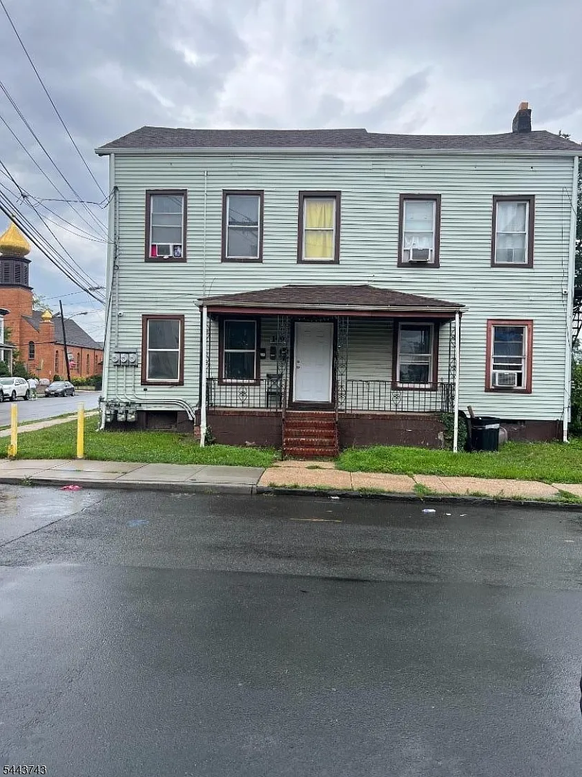 2 bed, 1.0 bath, 9999 sqft, $2,150 — Photo 1