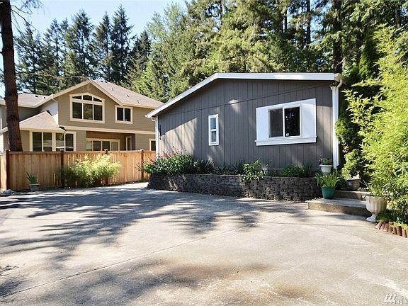 Neighborhood of sophisticated newer homes with Issaquah Schools.