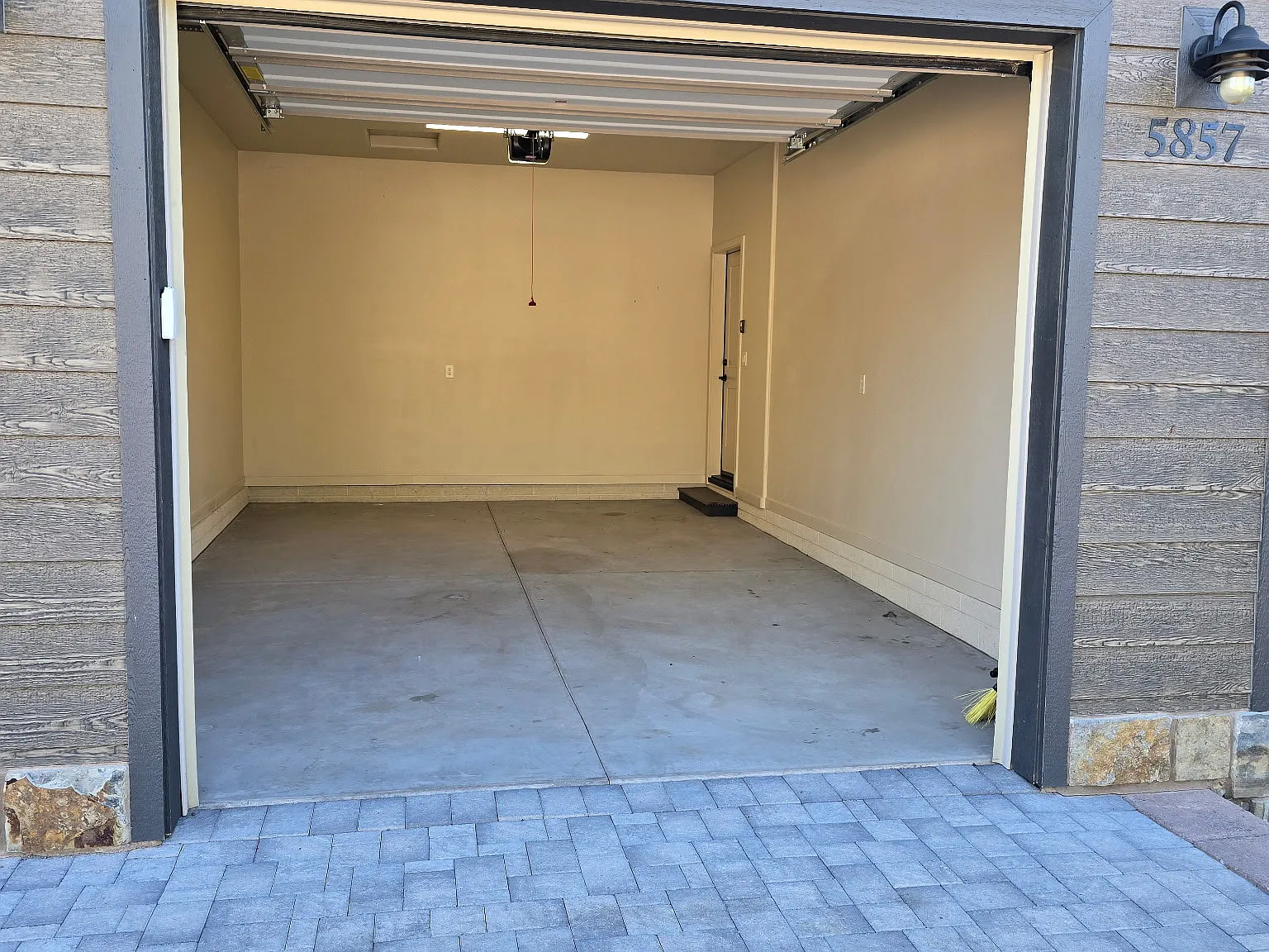 2 bed, 1145 sqft, $1,850 — Photo 4