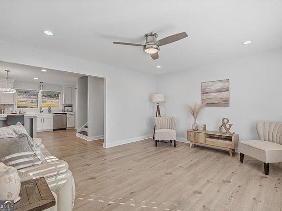 3rd image of 145 Mountain View Rd SE