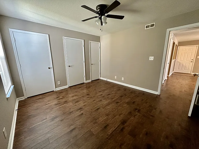 Two Bedroom Pet Friendly Apartment For Rent Near Post! — Photo 33