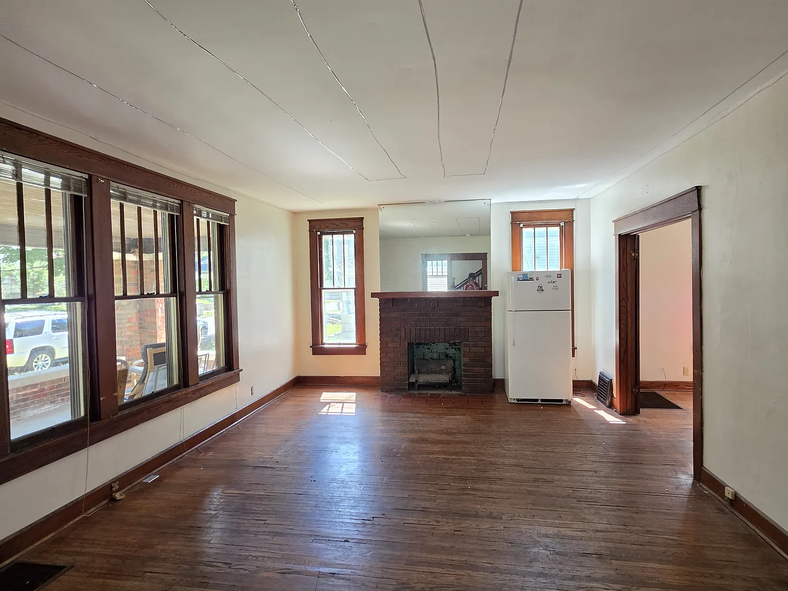 4 bed, 1.5 bath, 1600 sqft, $3,300 — Photo 4
