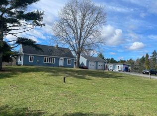 75 Vaughan Hill Rd, Rochester, MA 02770