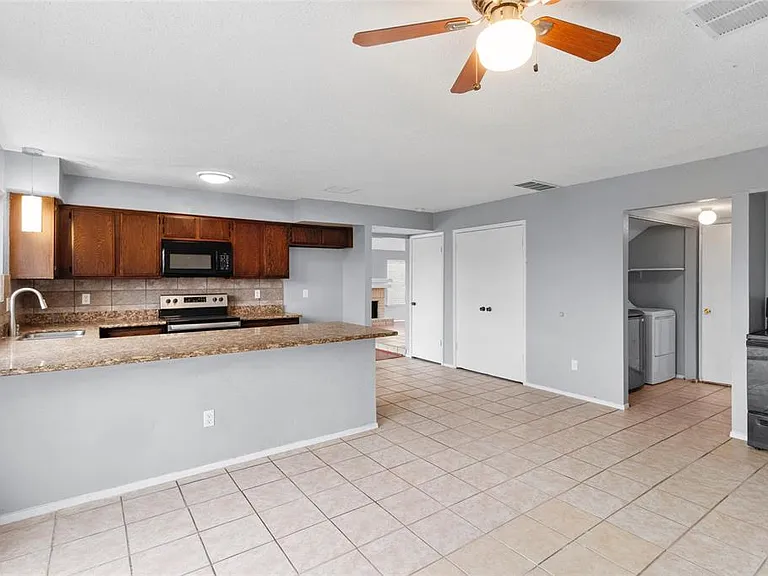 12162 Huntington Venture Dr — Photo 7