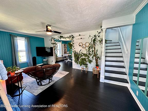 5th image of 214 Church St