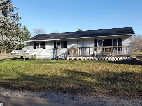 3192 7th St, Weidman, MI 48893