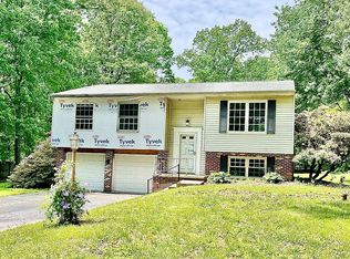 430 Oakwood Dr, Seven Valleys, PA 17360