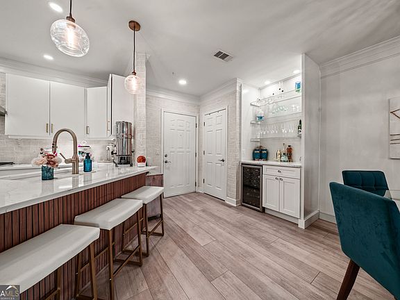 2nd image of 3334 Peachtree Rd NE APT 314