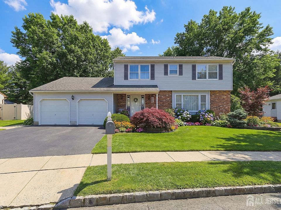 1st image of 3 Locklin Ct