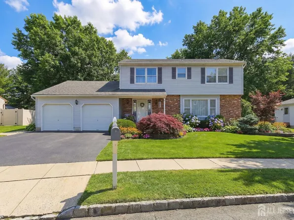 3 Locklin Ct, Sayreville, NJ 08872