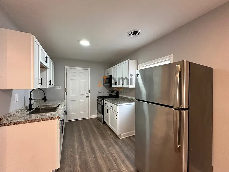 2015 Central Dr — Photo 13