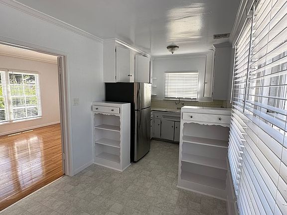 5th image of 3407-3415 Stocker St #3409-4