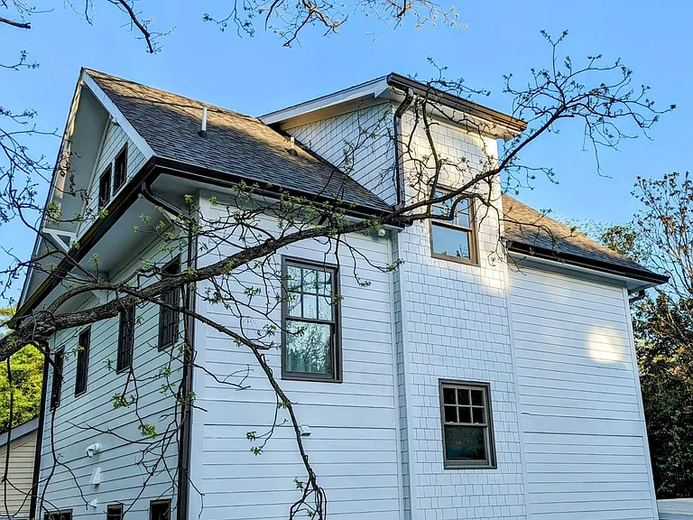 1002 Center St NW — Photo 1