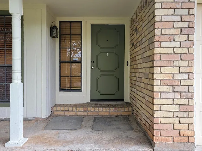 3907 Bartons Ct — Photo 4