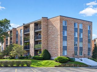 502 W Huntington Commons Rd APT 241, Mount Prospect, IL 60056