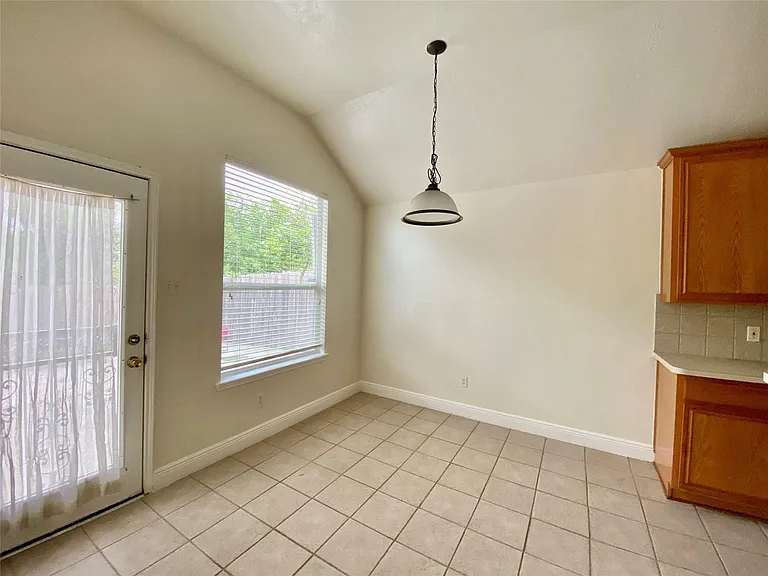 10323 Stanbrook Dr — Photo 13