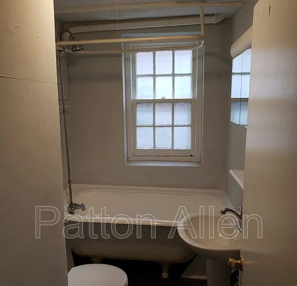 116 E Chestnut St #16 — Photo 7