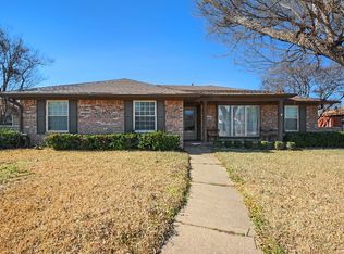 1319 Meadowcrest Dr, Mesquite, TX 75149