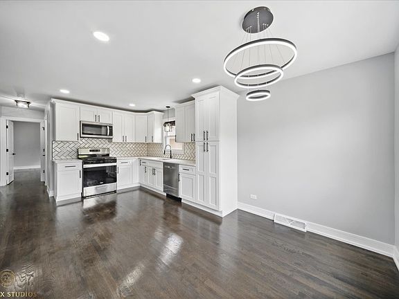4th image of 15700 Maryland Ave