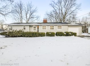 5407 Silverton Dr, Grand Blanc, MI 48439