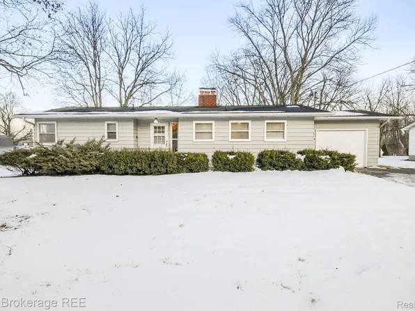5407 Silverton Dr, Grand Blanc, MI 48439