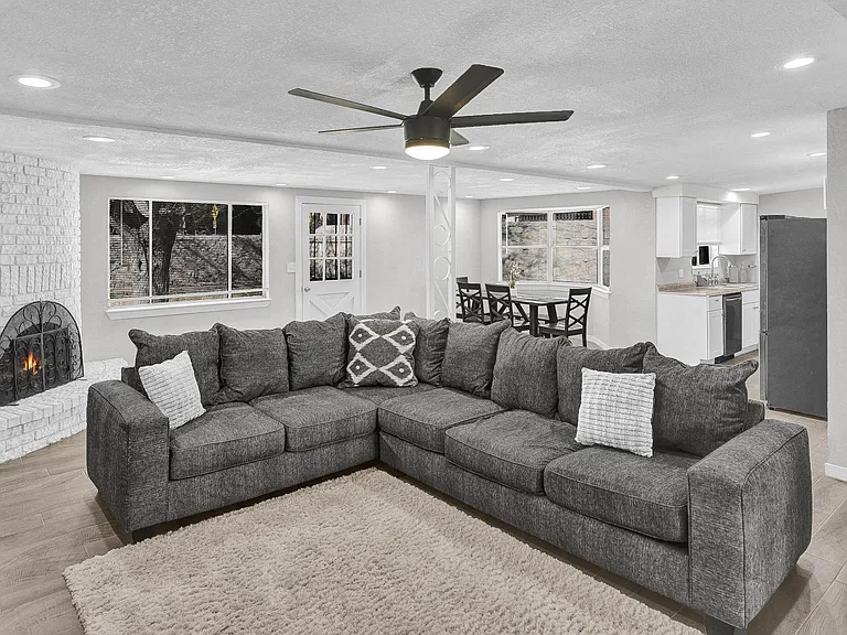 Penwood Dr — Photo 9
