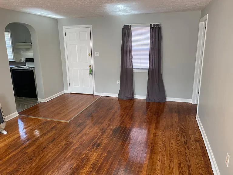 1610 Montgomery Ave — Photo 4