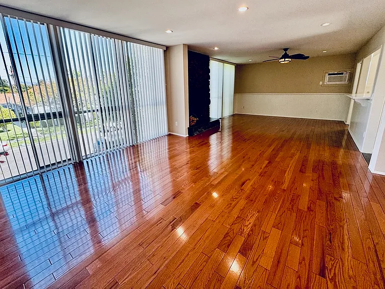 2714 W Clark Ave #F3 — Photo 1