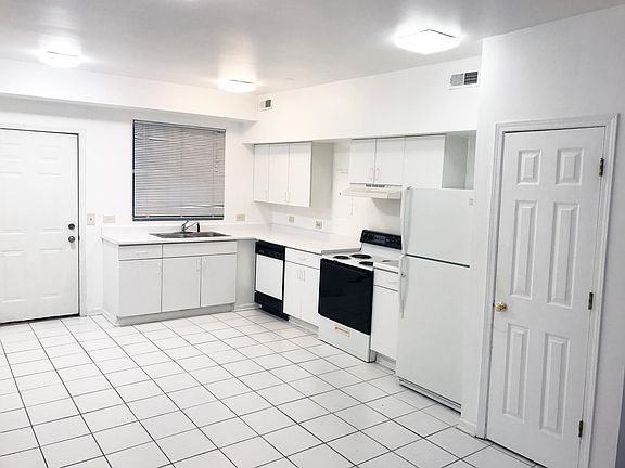 2nd image of 847 N Milwaukee Ave Unit 2