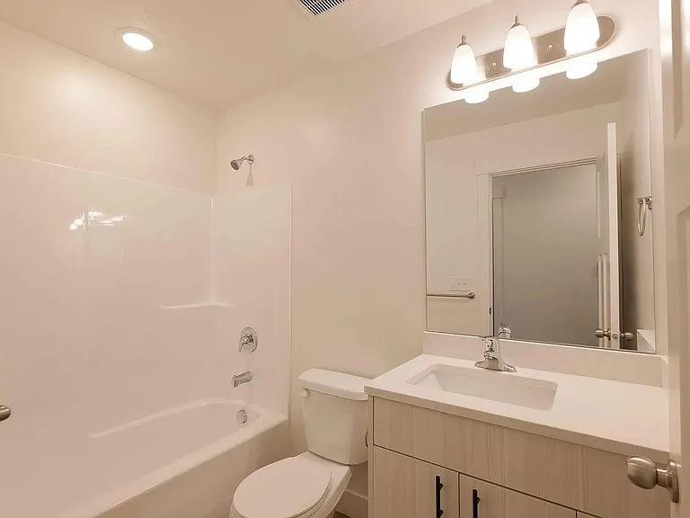 579 W 1120 N — Photo 15