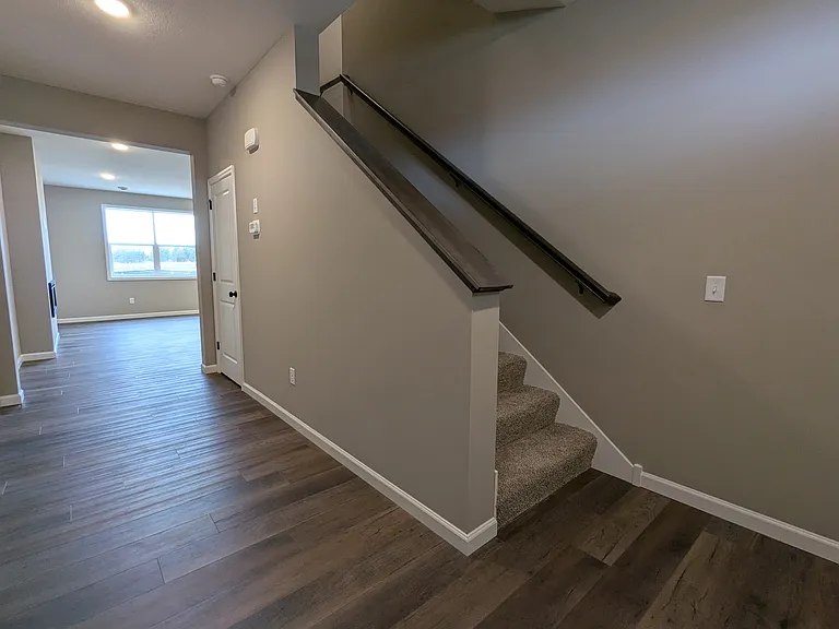 2719 Ivan Ave NE — Photo 6