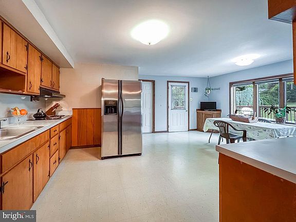 4th image of 91 Manor Dr