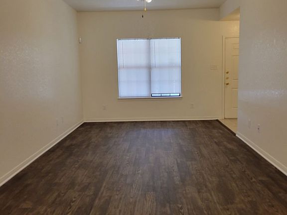3rd image of 914 Crymes Ln #A