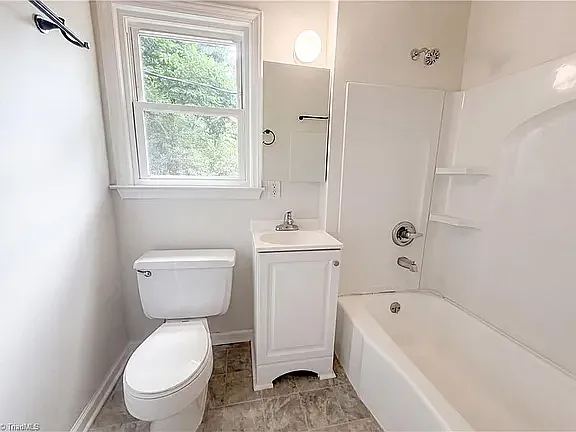 2404 Rowe St — Photo 7