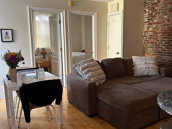 5th image of 214 21st St APT 4R