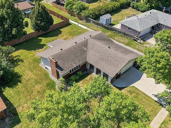 4th image of 2626 Eastgate Dr S