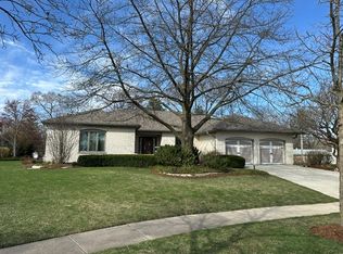 447 Stratford Ln, Willowbrook, IL