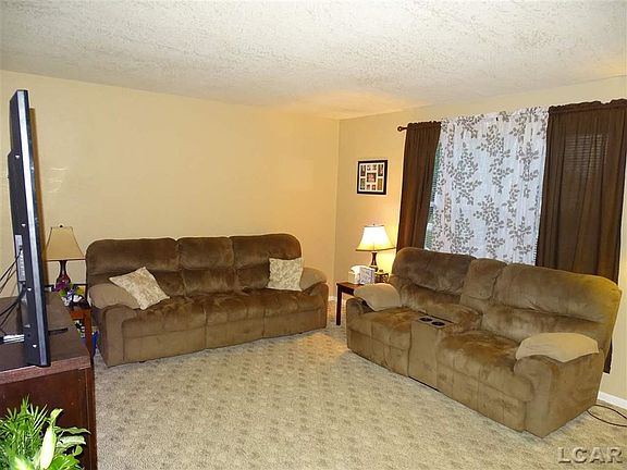 2nd image of 1886 Oakwood Ave