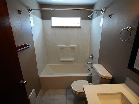 5th image of 3914 2nd Ave NE #1